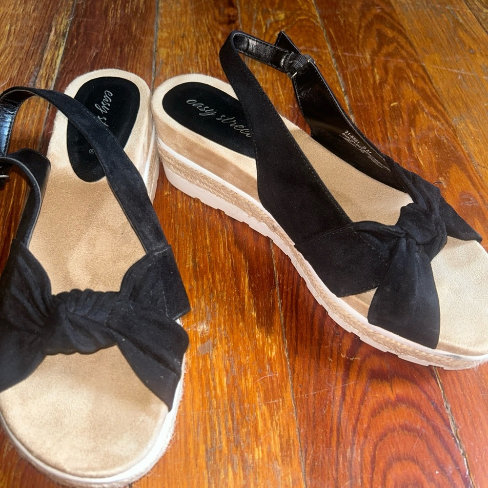 Easy Street Black and Tan Espadrilles with Bow Detail size 9 M strap back